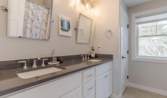 22 Sunrise Cir, Auburn, NH 03032