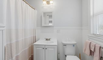 9 Evas Dr, Brookfield, CT 06804