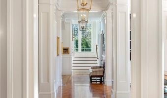 10 Ocean Lawn Ln, Newport, RI 02840