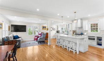 1144 Narragansett Blvd, Cranston, RI 02905