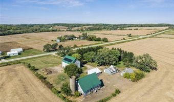 4705 Prairieburg Rd, Anamosa, IA 52205