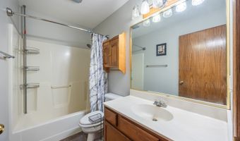 1634 Prairie Cir, Altoona, IA 50009