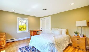 11 Henry Dr, Barrington, RI 02806