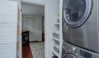 203 Fenner Ave 5, Middletown, RI 02842