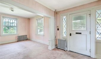 20 Stratford Rd, Cranston, RI 02905
