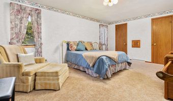 1334 W CLOVERDALE Dr, Appleton, WI 54914