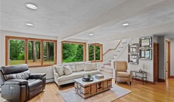 95 Lakehurst Dr, Coventry, RI 02816