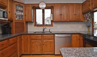 151 E Shore Rd, Narragansett, RI 02882