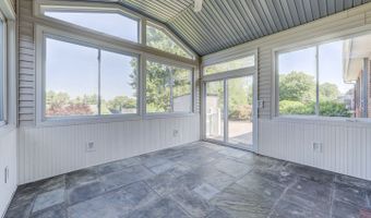 136 Juniper Ln, Berlin, CT 06037