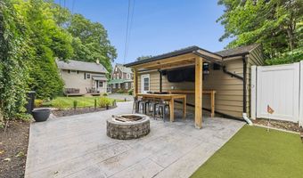 1052 Parkside Dr, Alliance, OH 44601