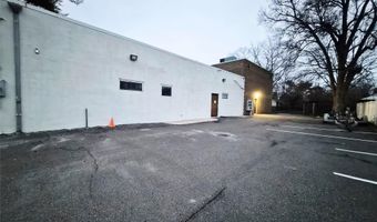 121 W Oak St, Amityville, NY 11701