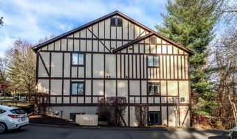 27 Rollingwood Dr 27, Brookfield, CT 06804