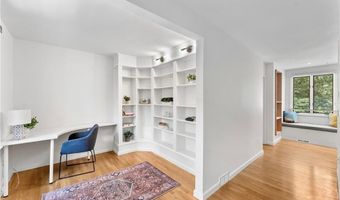 6 North Ln, Barrington, RI 02806