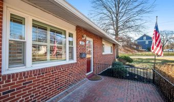 4415 ROUNDHILL Rd, Alexandria, VA 22310