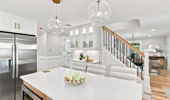 40 Congregational St, Bristol, RI 02809