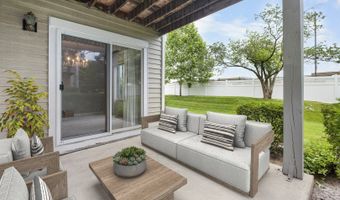 1533 N Courtland Dr, Arlington Heights, IL 60004