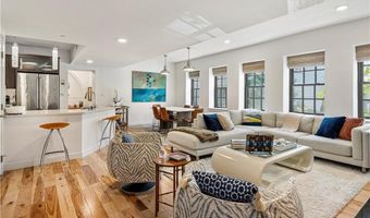 27 High St 2, Newport, RI 02840