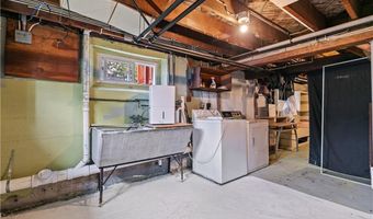 53 Admiral Kalbfus Rd, Newport, RI 02840