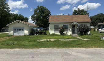 15 W Lee St, Aurora, MO 65605