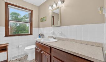 114 W SAVANNAH Dr, Bear, DE 19701