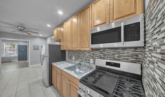 1614 R St SE, Washington, DC 20020