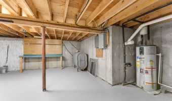 2 Cortland Cir, Bangor, ME 04401