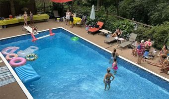 16 Canterbury Dr, Arden, NC 28704