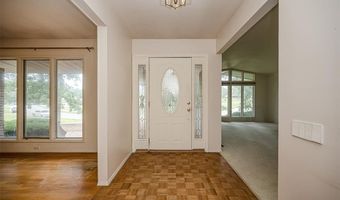 425 Kenilworth Ln, Ballwin, MO 63011