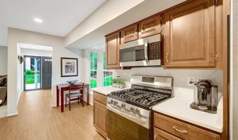 8104 BRIAR CREEK Dr, Annandale, VA 22003