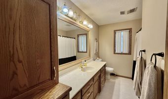 12925 Prairiewood Dr, Aberdeen, SD 57401