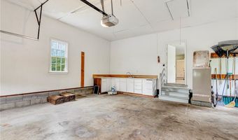 14383 Country Club Dr, Ashland, VA 23005