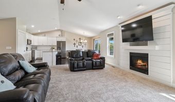 1337 S 7th St, Adel, IA 50003