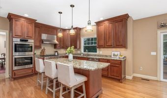 74 Settlers Ct, Bedford, NH 03110