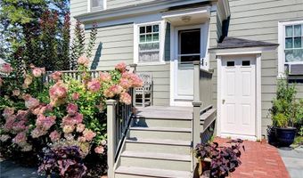 27 Cranston Ave, Newport, RI 02840