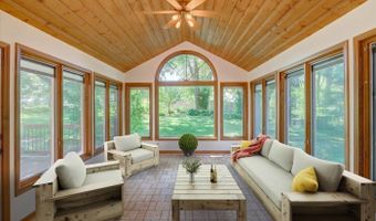 21 E Newhaven Cir, Madison, WI 53717