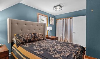 40 Glen St, East Providence, RI 02915