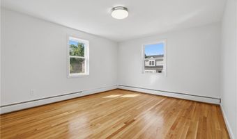 25 Stoneham St, Cranston, RI 02920