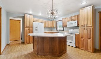 310 7th Ave SE, Dyersville, IA 52040