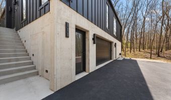 111 E Neptune Ave, Beverly Shores, IN 46301