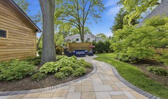 607 E Frederick St, Arlington Heights, IL 60004