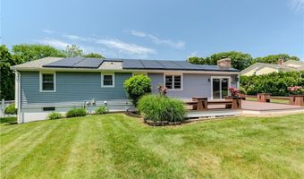 7 Oakcrest Dr, North Providence, RI 02904