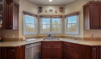 197 Saint Andrews Dr, Barboursville, WV 25504