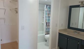 3731 N Country Club Dr 321, Aventura, FL 33180
