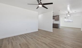 11456 Manzanita St, Armona, CA 93202