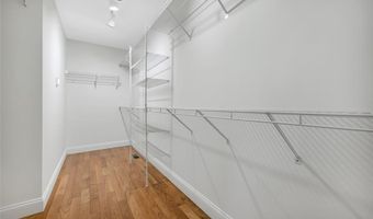 924 Forest Lake Ct, Ballwin, MO 63021