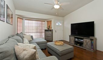 585 Mananai Pl 26W, Honolulu, HI 96818