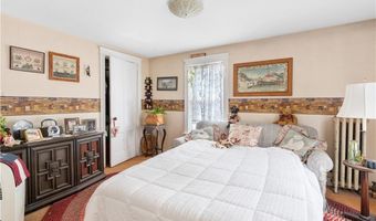 32 Union St, East Greenwich, RI 02818