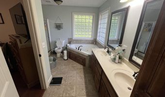 1025 Nickolas St, Aurora, MO 65605