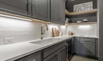 609 N Salem St, Apex, NC 27502