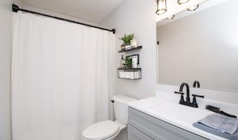 215 Penrose Dr, Kendallville, IN 46755